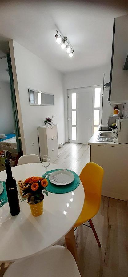 Lennida Studio Apartman Kavran Esterno foto